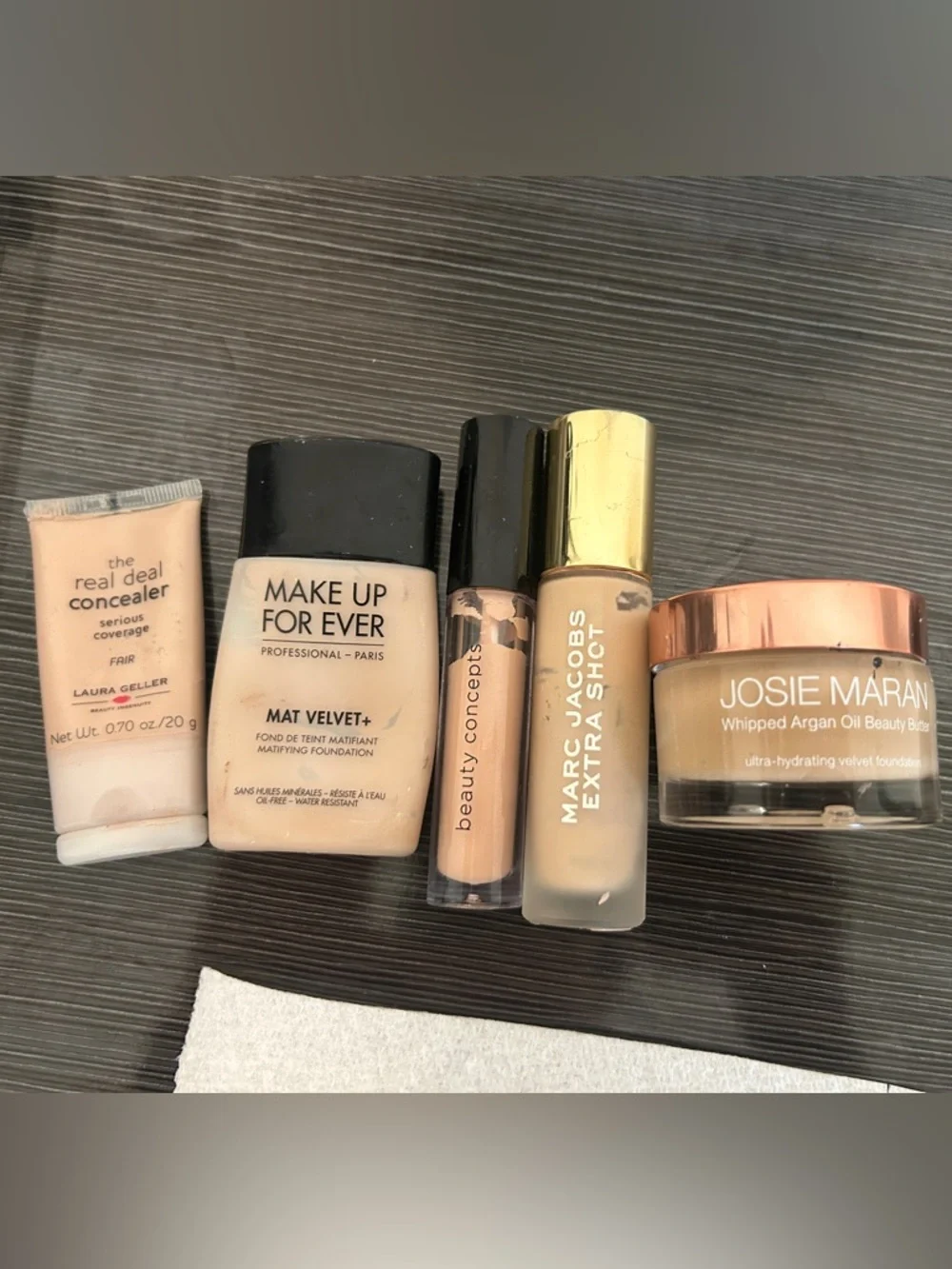 Lot of Light/Medium Foundations Marc Jacobs, Josie Maran, Makeup Forever - Picture 1 of 1